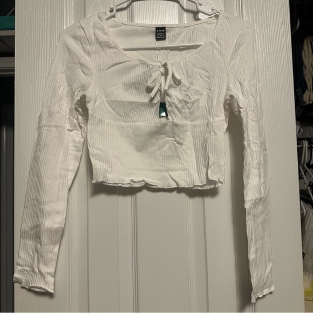NWT SHEIN White Long Sleeve Crop Top with Keyhole 🧚